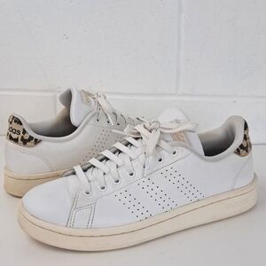 Adidas Advantage white leather lace up leopard print heel tennis sneaker Sz8